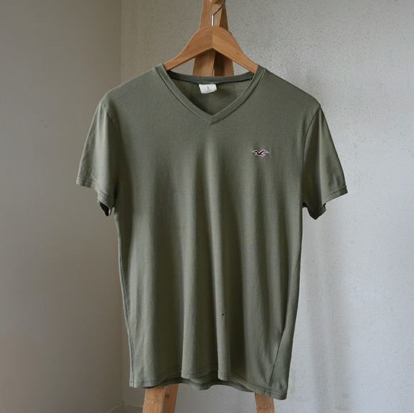 Hollister Bundle of 3 V-Neck Muscle Fit Tees - Picture 5 of 8